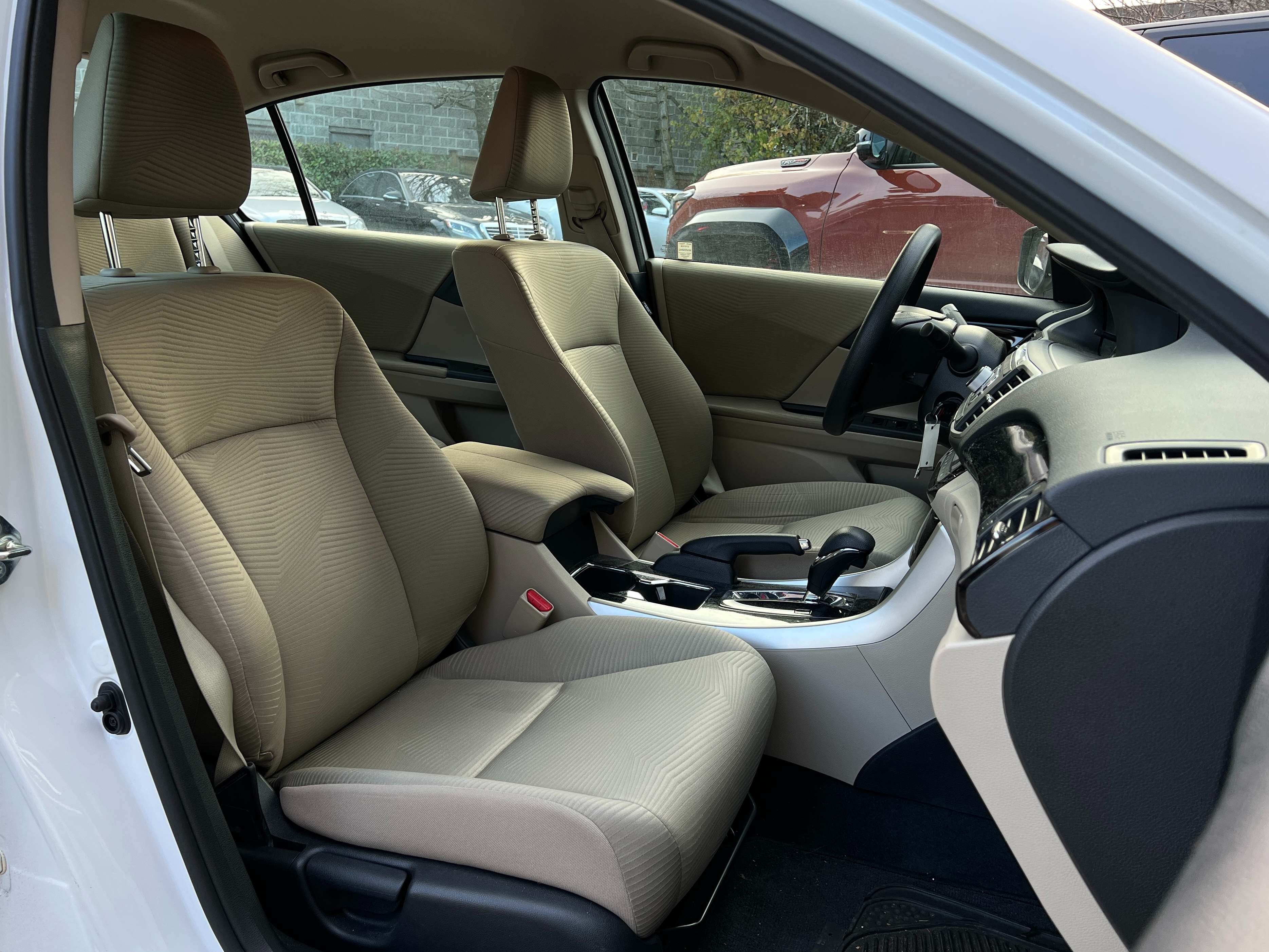 2016 Honda Accord | No accident - Image 14